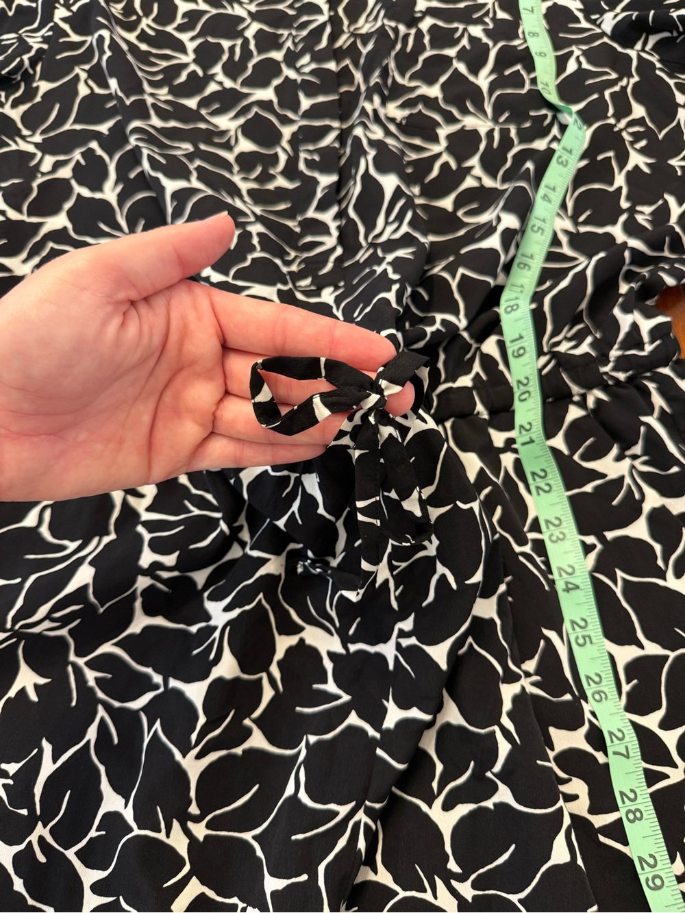 LOFT Black & White Floral Romper | Size 12 - Picture 10 of 11